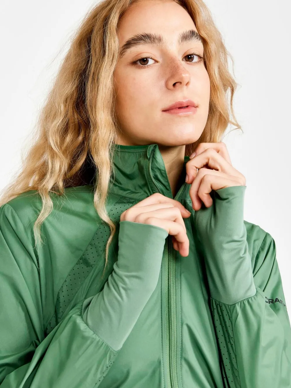 Women Craft Sportswear Women's ADV Essence Wind Jacket -
